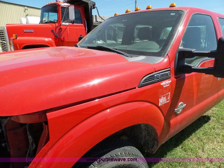 image for item K4703 2011 Ford F350 Super Duty Crew Cab pickup truck