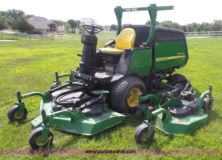 image for item K4740 2013 John Deere 1600 Series II lawn mower