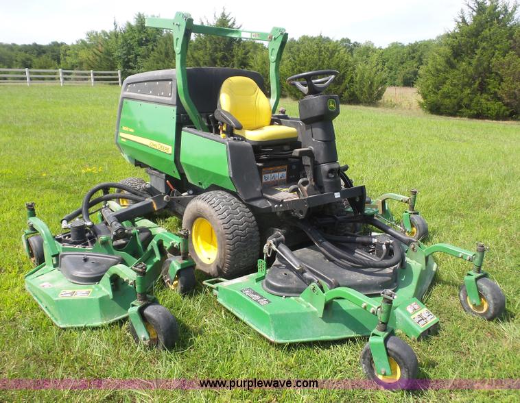image for item K4740 2013 John Deere 1600 Series II lawn mower