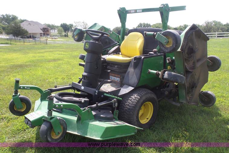 image for item K4740 2013 John Deere 1600 Series II lawn mower
