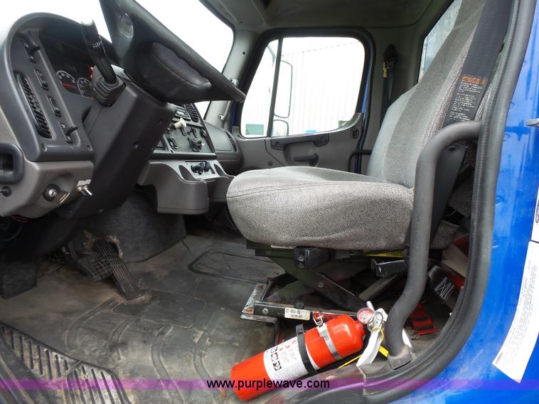 image for item K5269 2009 Freightliner Business Class M2 box truck