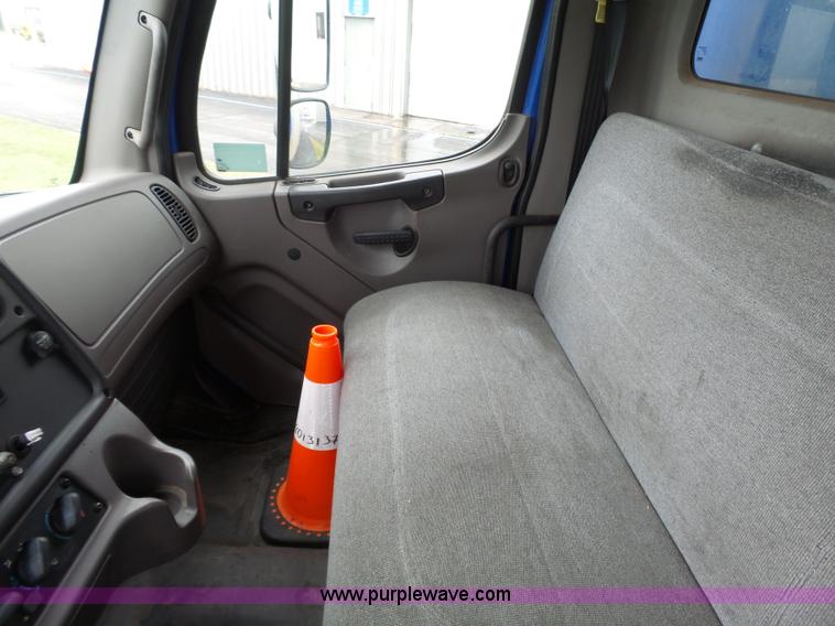 image for item K5269 2009 Freightliner Business Class M2 box truck