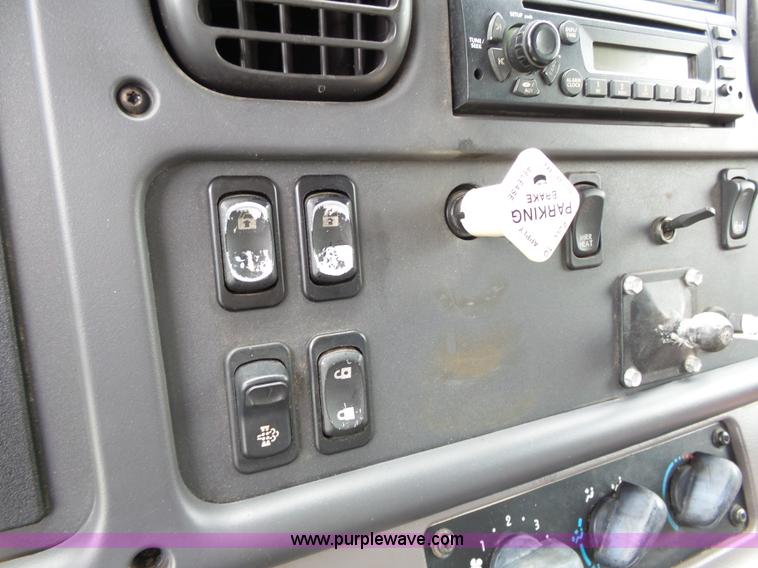 image for item K5269 2009 Freightliner Business Class M2 box truck