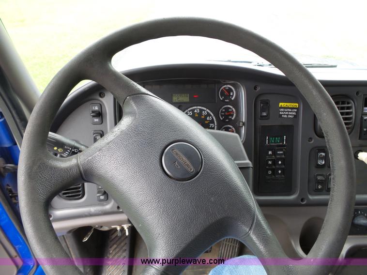 image for item K5269 2009 Freightliner Business Class M2 box truck