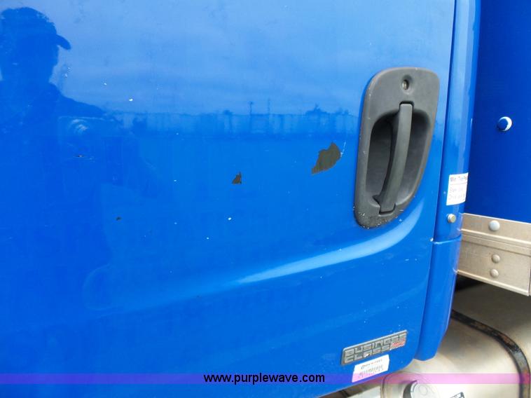 image for item K5269 2009 Freightliner Business Class M2 box truck