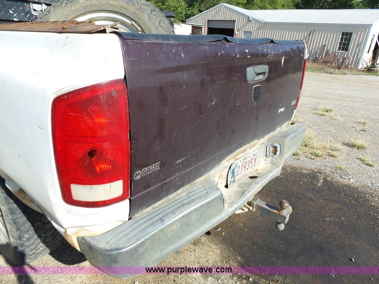 image for item K5274 2004 Dodge Ram 2500 pickup truck