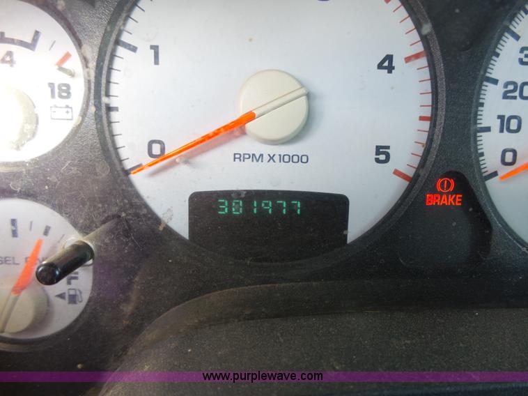 image for item K5276 2004 Dodge Ram 2500 Quad Cab pickup truck