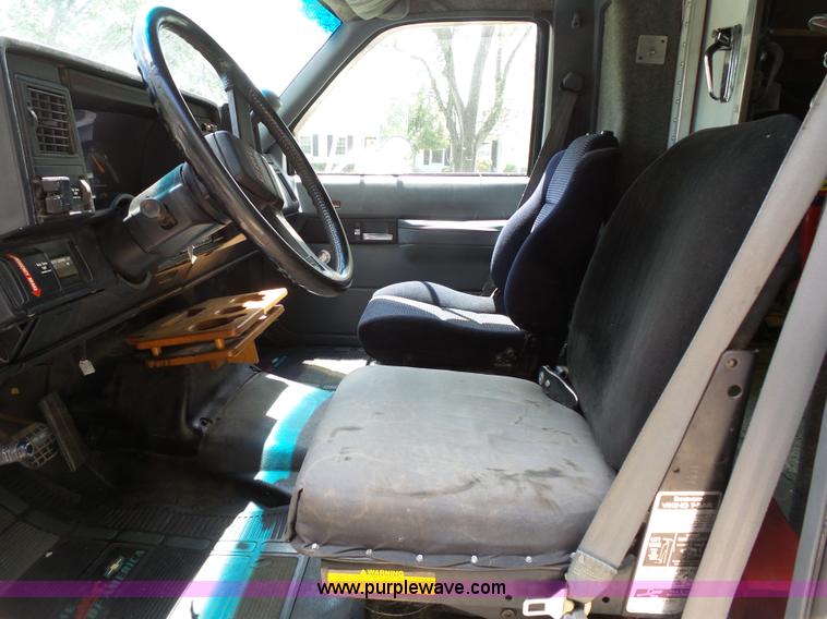 image for item K5331 1992 GMC TopKick delivery truck