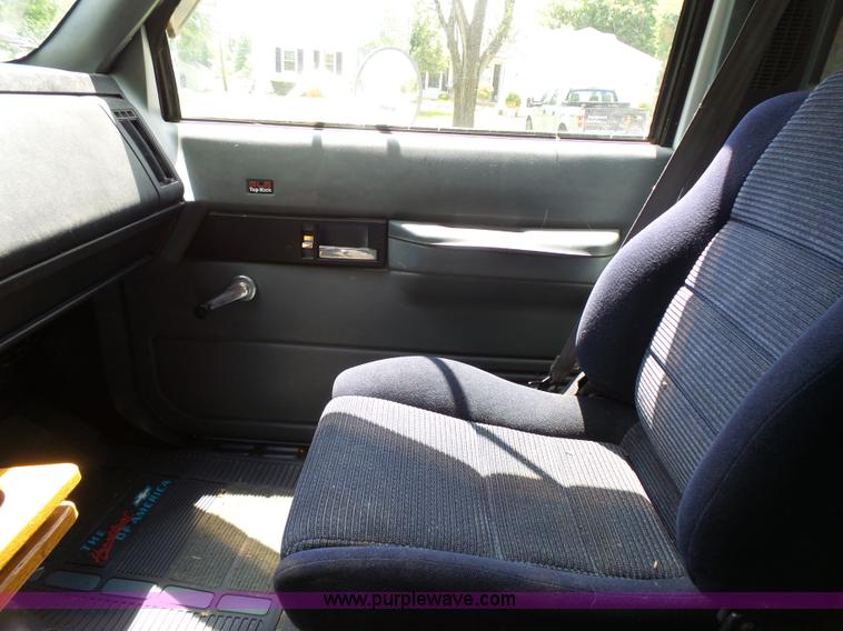 image for item K5331 1992 GMC TopKick delivery truck