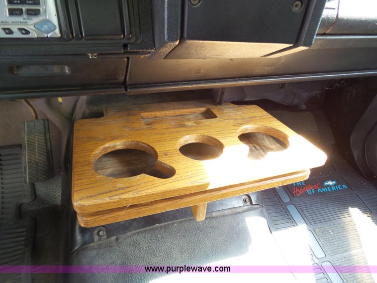 image for item K5331 1992 GMC TopKick delivery truck