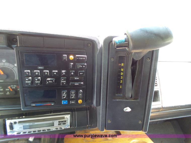 image for item K5331 1992 GMC TopKick delivery truck