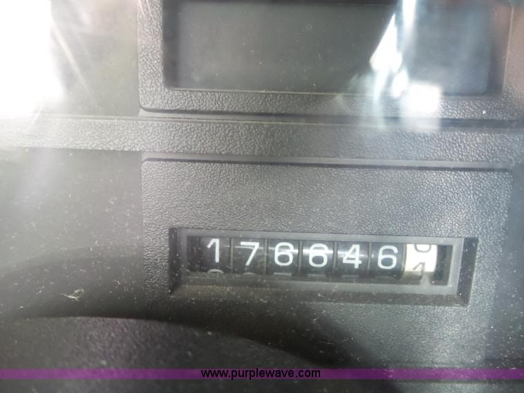 image for item K5331 1992 GMC TopKick delivery truck