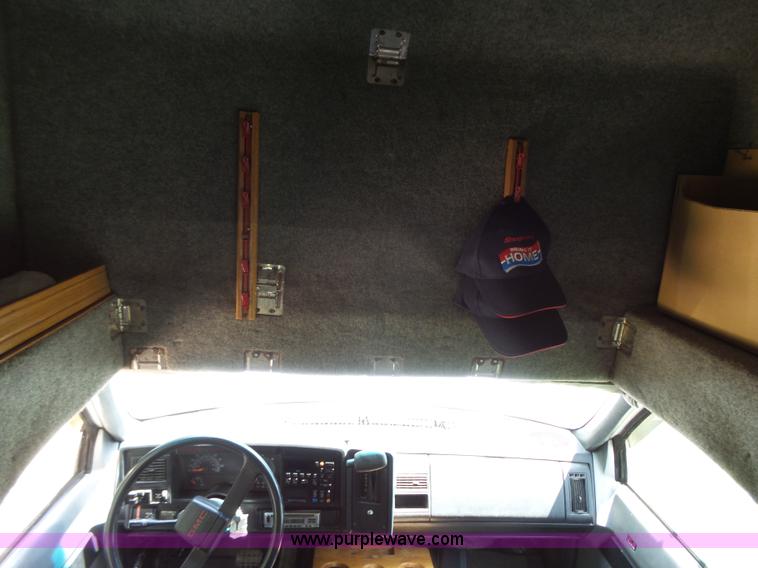 image for item K5331 1992 GMC TopKick delivery truck