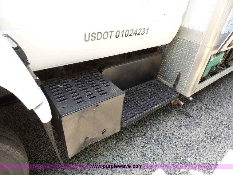 image for item K5331 1992 GMC TopKick delivery truck