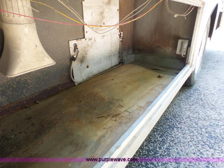 image for item K5331 1992 GMC TopKick delivery truck