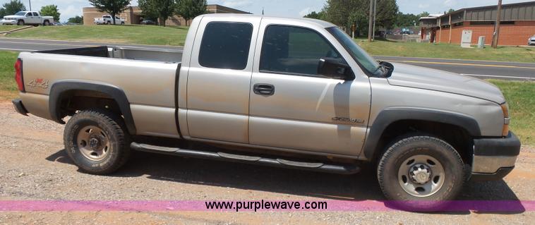 image for item K7063 2007 Chevrolet Silverado Classic 2500HD Ext. Cab pickup truck