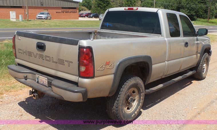 image for item K7063 2007 Chevrolet Silverado Classic 2500HD Ext. Cab pickup truck