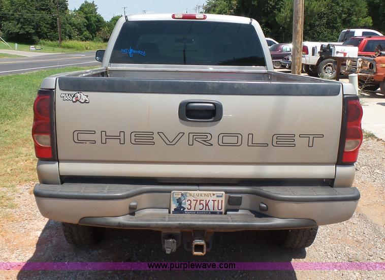 image for item K7063 2007 Chevrolet Silverado Classic 2500HD Ext. Cab pickup truck