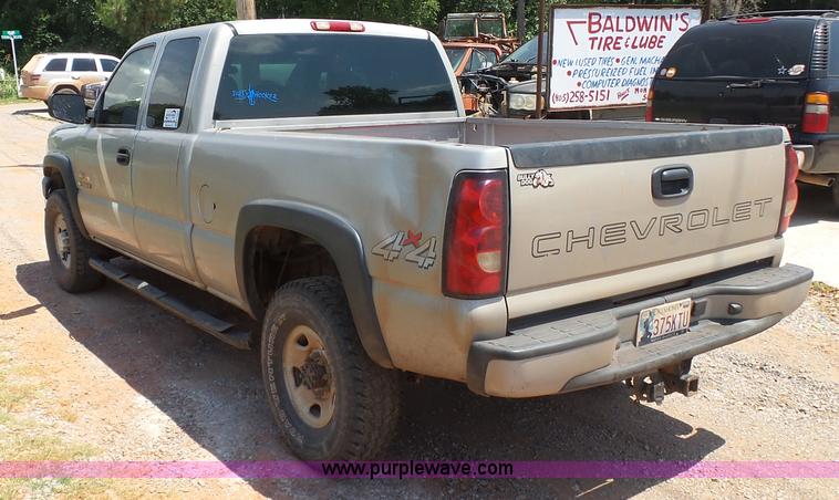 image for item K7063 2007 Chevrolet Silverado Classic 2500HD Ext. Cab pickup truck