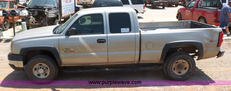image for item K7063 2007 Chevrolet Silverado Classic 2500HD Ext. Cab pickup truck
