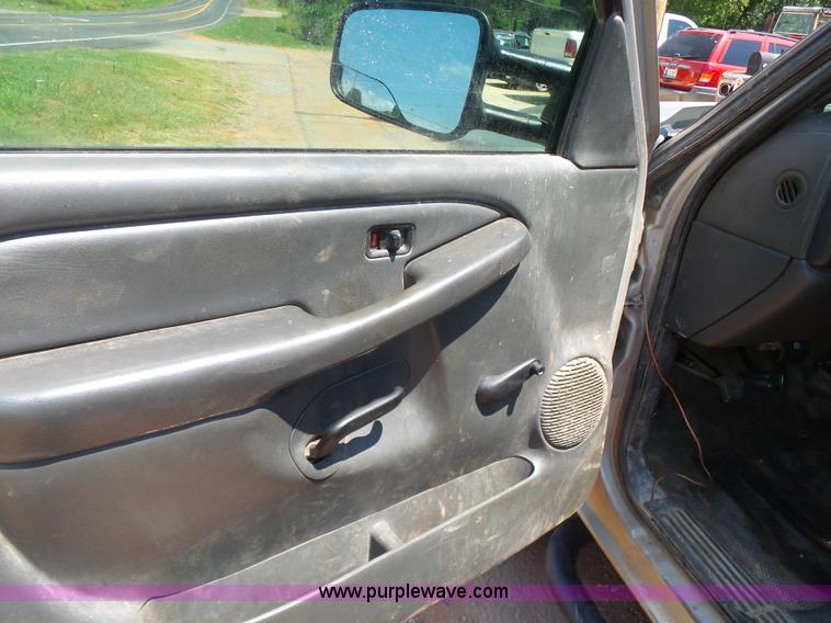 image for item K7063 2007 Chevrolet Silverado Classic 2500HD Ext. Cab pickup truck