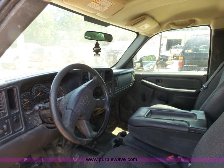 image for item K7063 2007 Chevrolet Silverado Classic 2500HD Ext. Cab pickup truck