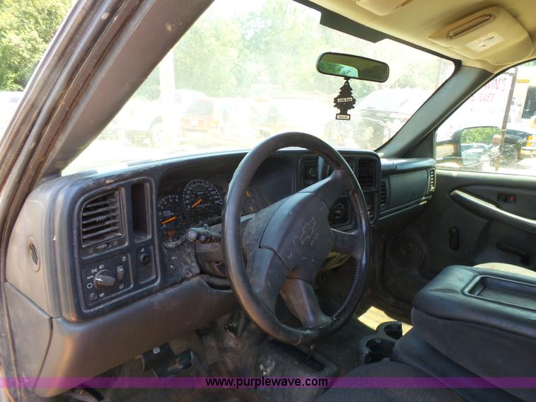 image for item K7063 2007 Chevrolet Silverado Classic 2500HD Ext. Cab pickup truck