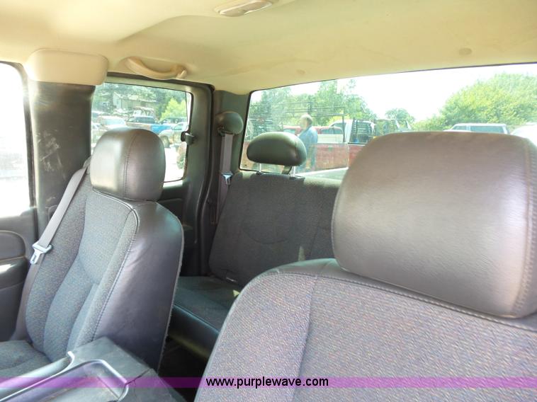 image for item K7063 2007 Chevrolet Silverado Classic 2500HD Ext. Cab pickup truck