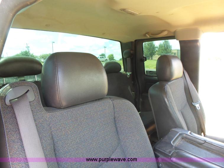 image for item K7063 2007 Chevrolet Silverado Classic 2500HD Ext. Cab pickup truck