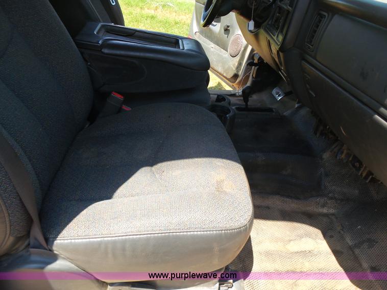 image for item K7063 2007 Chevrolet Silverado Classic 2500HD Ext. Cab pickup truck