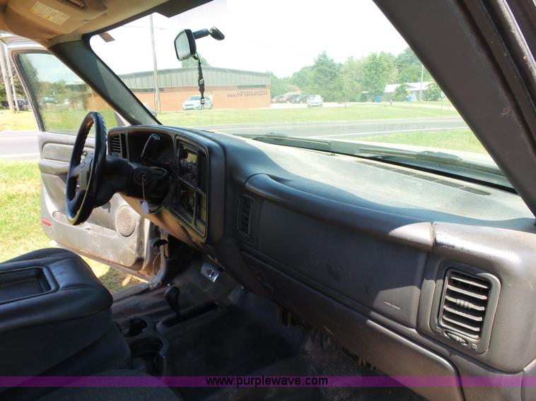 image for item K7063 2007 Chevrolet Silverado Classic 2500HD Ext. Cab pickup truck