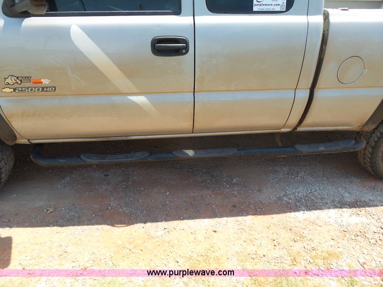 image for item K7063 2007 Chevrolet Silverado Classic 2500HD Ext. Cab pickup truck
