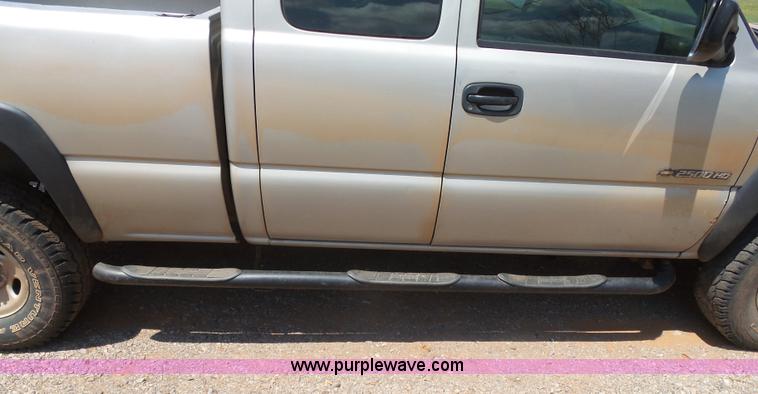 image for item K7063 2007 Chevrolet Silverado Classic 2500HD Ext. Cab pickup truck