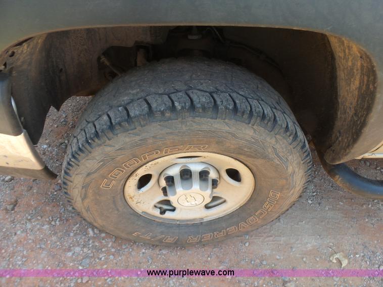 image for item K7063 2007 Chevrolet Silverado Classic 2500HD Ext. Cab pickup truck