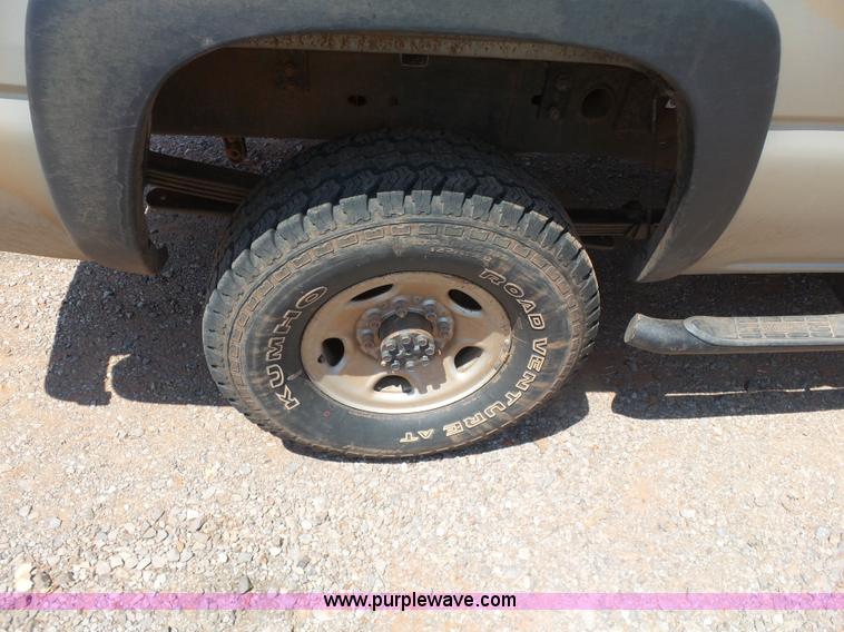 image for item K7063 2007 Chevrolet Silverado Classic 2500HD Ext. Cab pickup truck