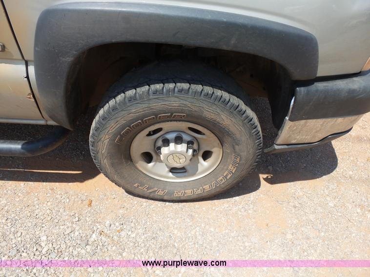 image for item K7063 2007 Chevrolet Silverado Classic 2500HD Ext. Cab pickup truck