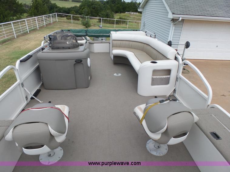 image for item K7064 2004 Crestline 2285CFI pontoon boat