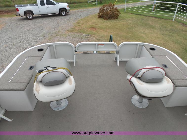 image for item K7064 2004 Crestline 2285CFI pontoon boat