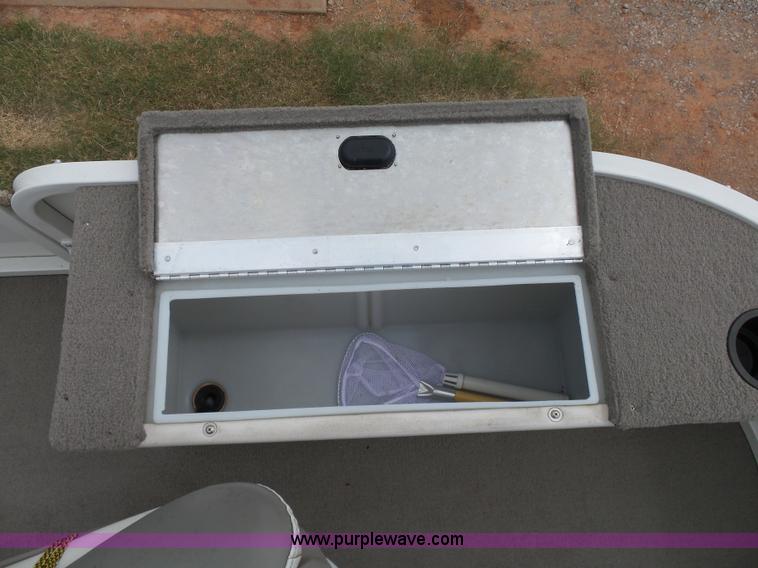 image for item K7064 2004 Crestline 2285CFI pontoon boat