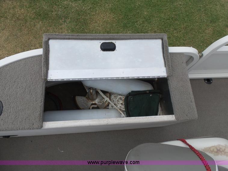 image for item K7064 2004 Crestline 2285CFI pontoon boat