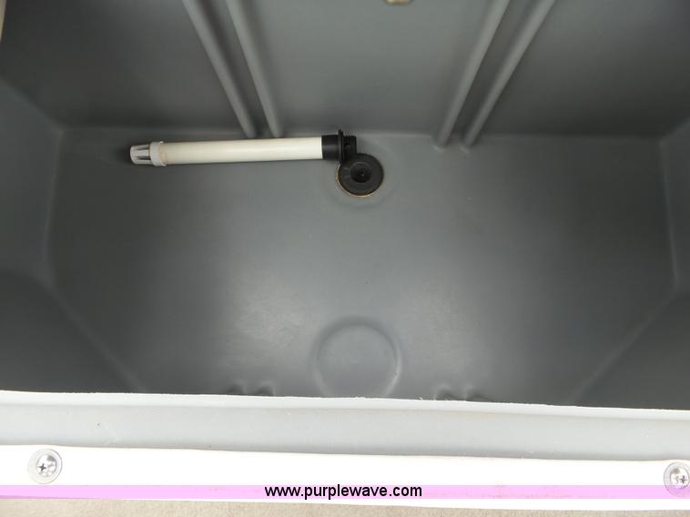 image for item K7064 2004 Crestline 2285CFI pontoon boat