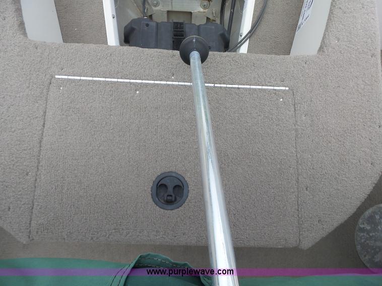 image for item K7064 2004 Crestline 2285CFI pontoon boat