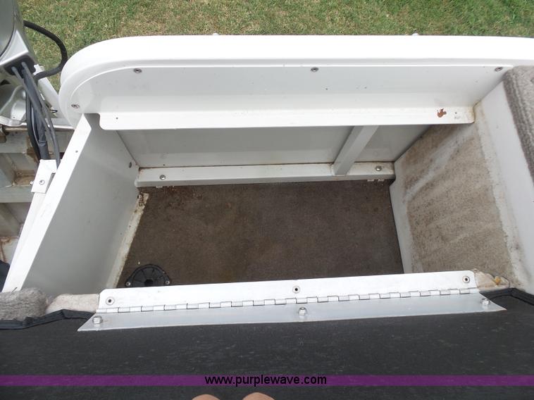 image for item K7064 2004 Crestline 2285CFI pontoon boat