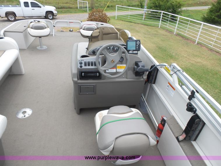 image for item K7064 2004 Crestline 2285CFI pontoon boat
