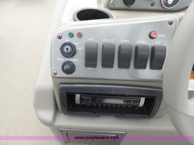 image for item K7064 2004 Crestline 2285CFI pontoon boat