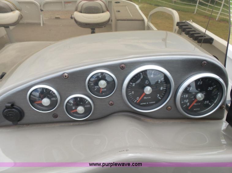 image for item K7064 2004 Crestline 2285CFI pontoon boat