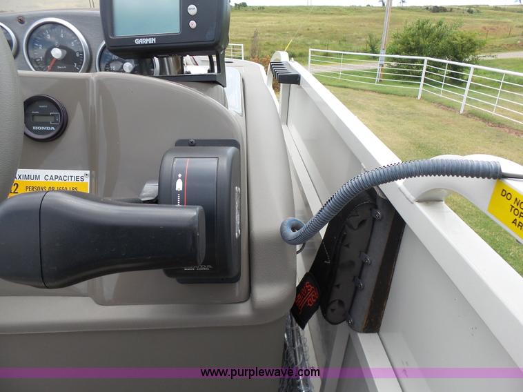 image for item K7064 2004 Crestline 2285CFI pontoon boat