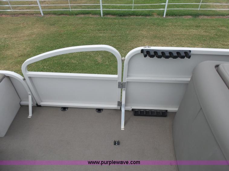 image for item K7064 2004 Crestline 2285CFI pontoon boat