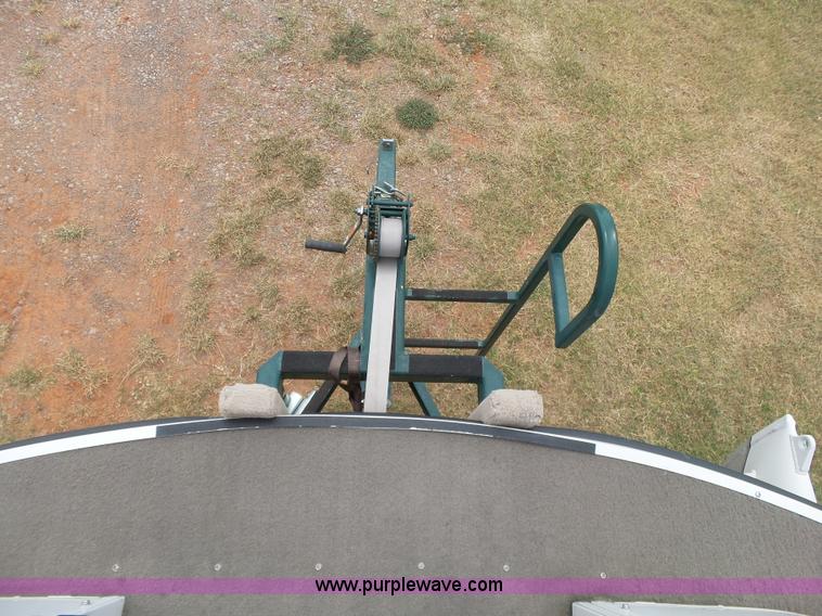 image for item K7064 2004 Crestline 2285CFI pontoon boat