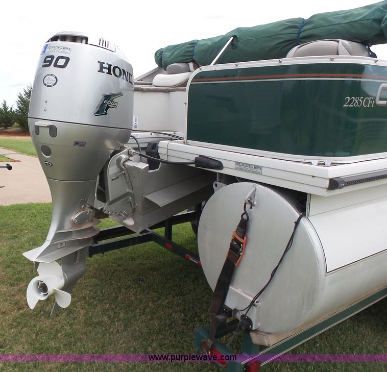 image for item K7064 2004 Crestline 2285CFI pontoon boat